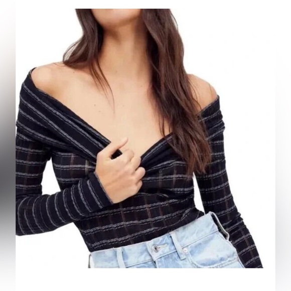 Free People Snowbunny Girlfriend off the shoulder top size med stretchy fabric - Picture 3 of 13